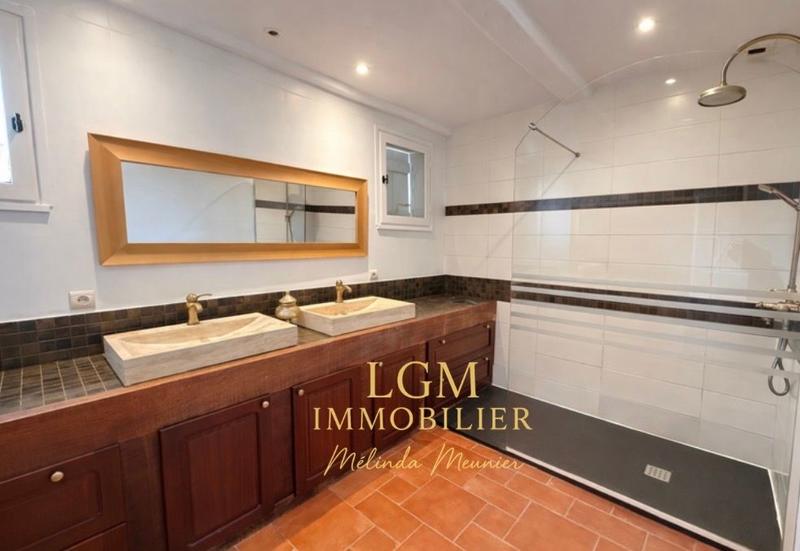 Villa - 207 m² - 4 pièces