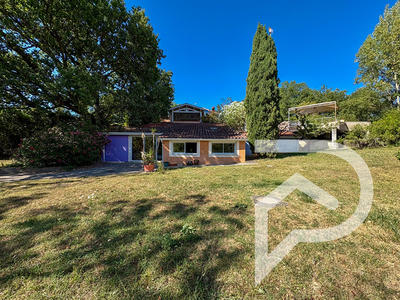 Maison - 242 m² - 6 pièces