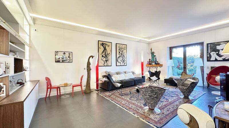 Appartement - 167 m² - 6 pièces
