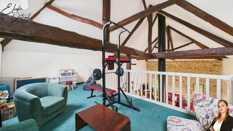 Maison - 242 m² - 7 pièces