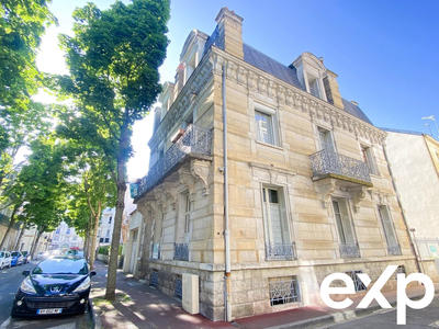 Maison - 215 m² - 11 pièces