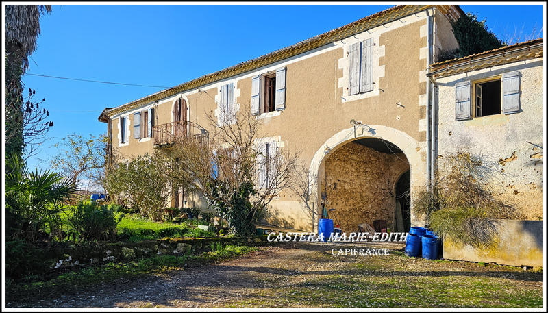 Corps de ferme - 8 000 m² - 7 pièces