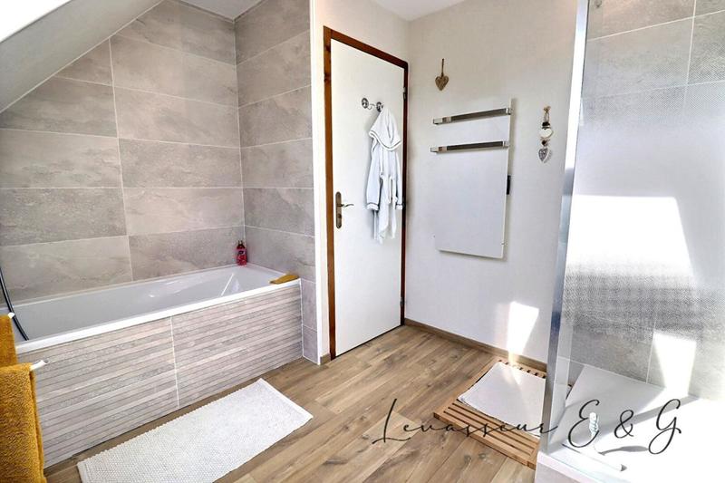 Maison - 100 m² - 6 pièces