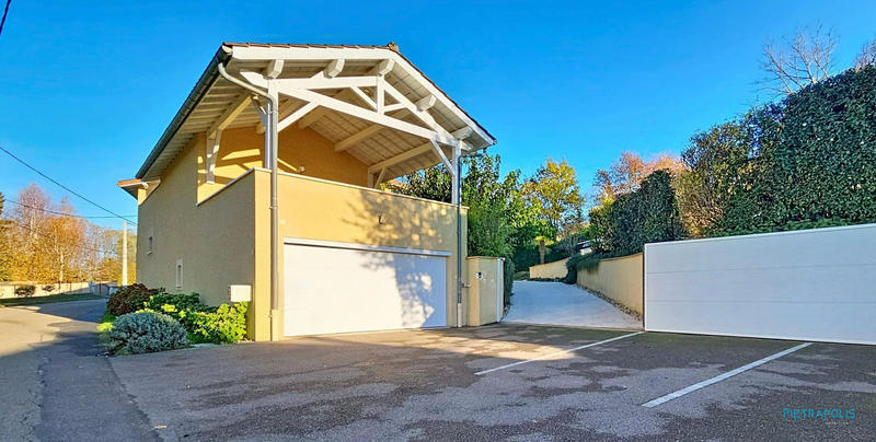 Maison - 198 m² - 7 pièces