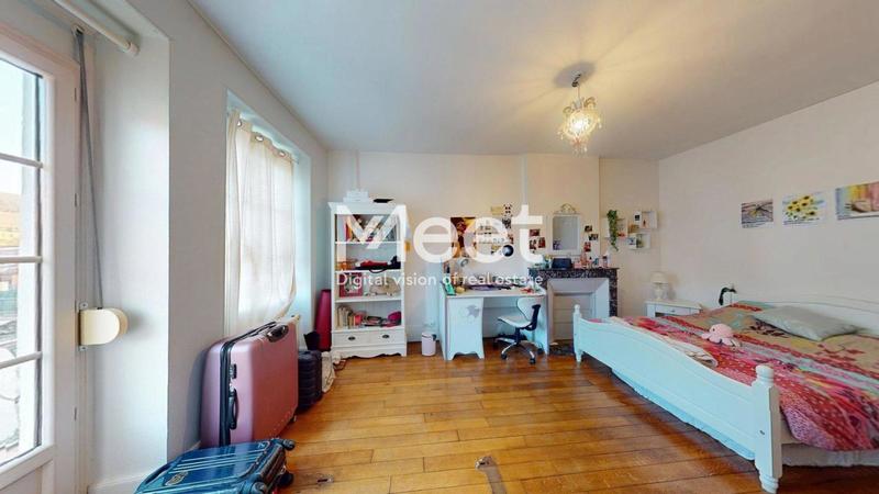 Propriété - 215 m² - 8 pièces