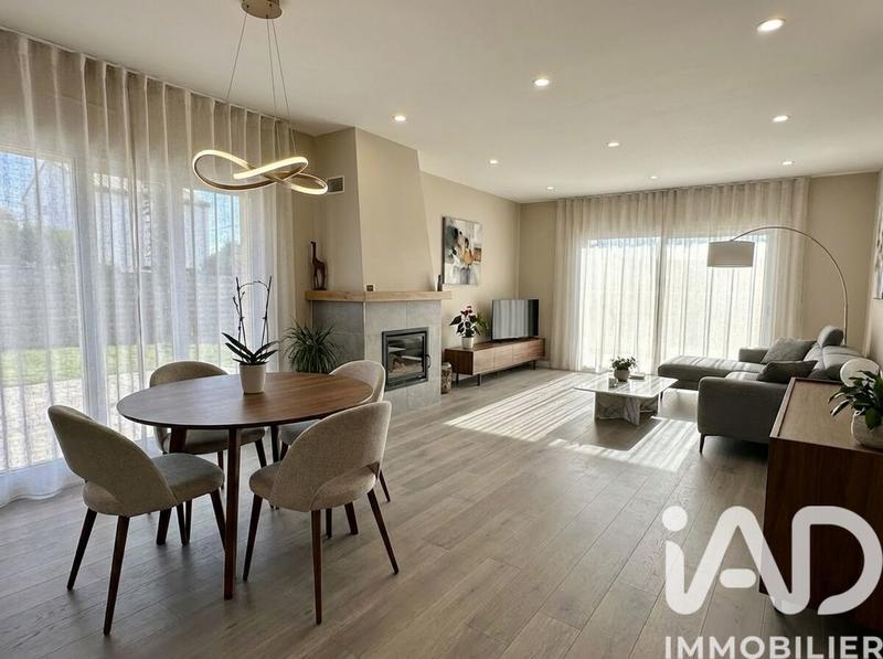 Maison - 98 m² - 4 pièces