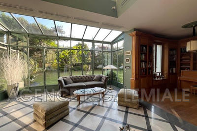 Maison - 326 m² - 12 pièces