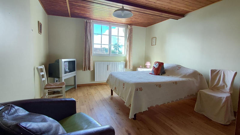 Maison - 242 m² - 7 pièces