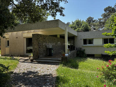 Maison - 231 m² - 7 pièces