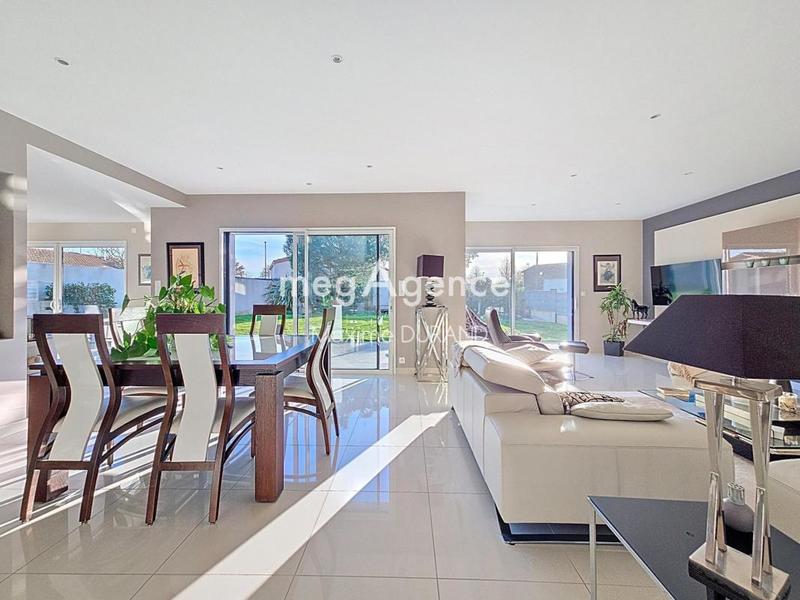 Maison - 166 m² - 6 pièces