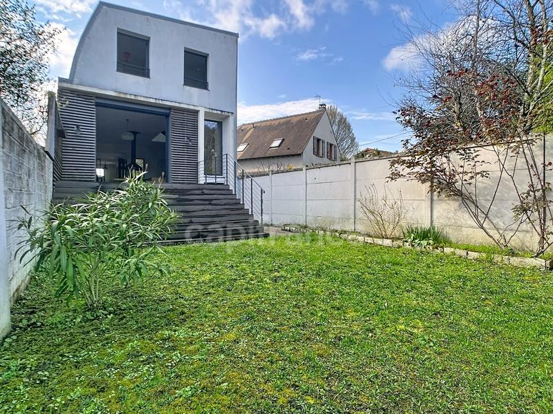 Maison - 181 m² - 8 pièces