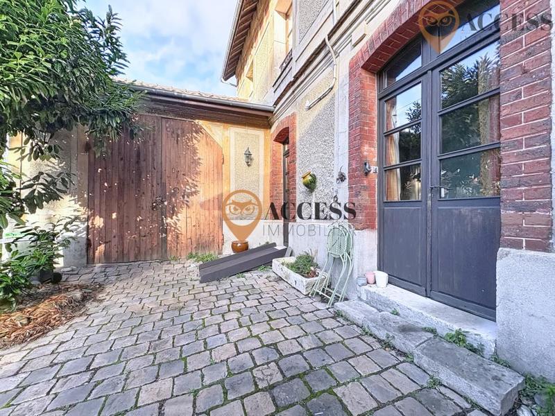 Propriété - 196 m² - 9 pièces