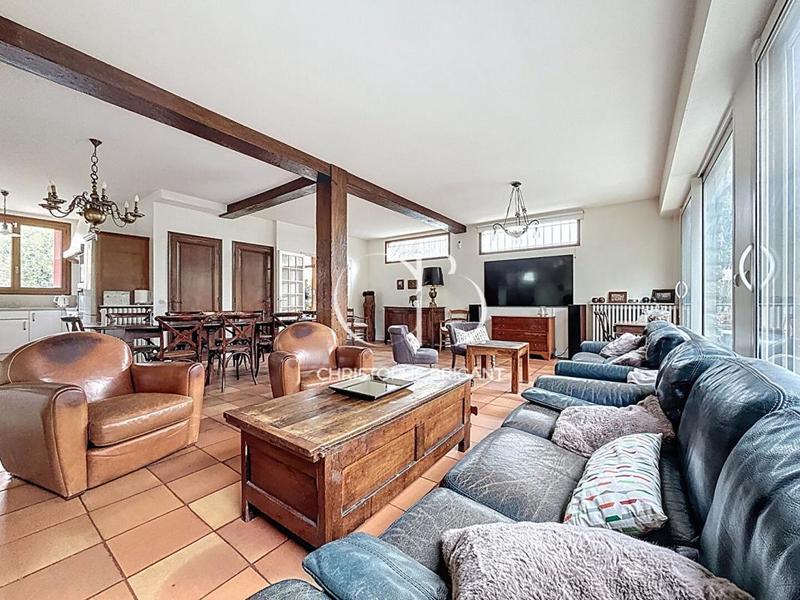 Maison - 199 m² - 6 pièces