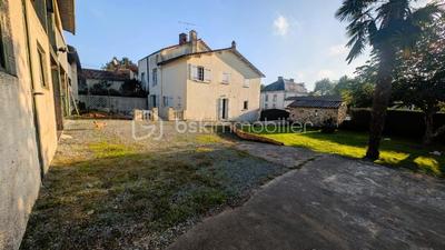 Maison en pierre - 197 m² - 9 pièces