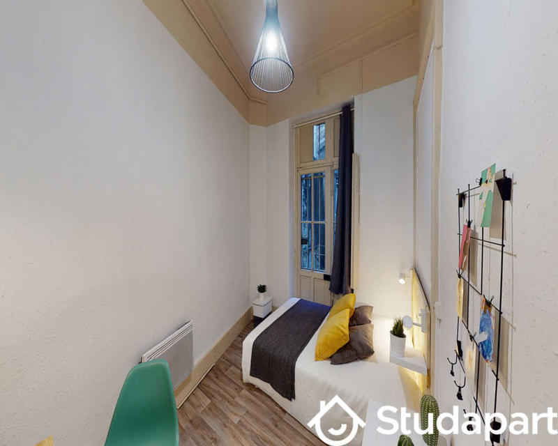 Chambre - 200 m² - 1 pièce