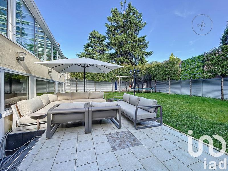 Maison - 225 m² - 7 pièces