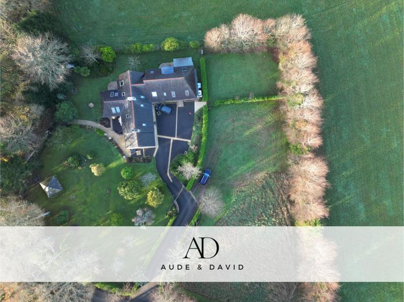 Maison - 230 m² - 8 pièces