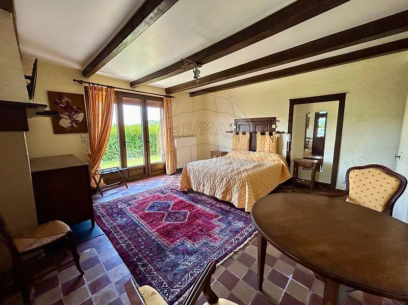 Hôtellerie / Restauration - 1 300 m² - 17 pièces