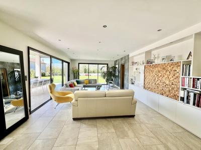 Villa - 185 m² - 6 pièces