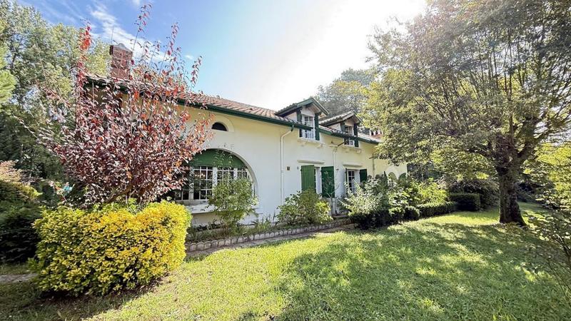 Propriété - 500 m² - 22 pièces