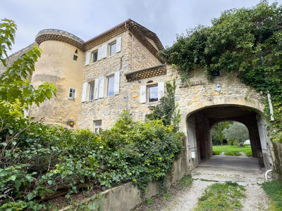 Propriété - 370 m² - 15 pièces