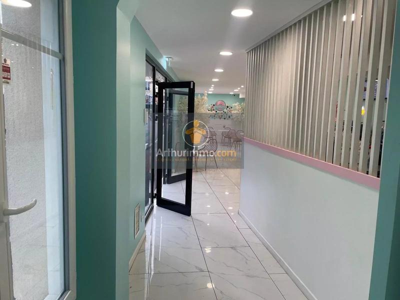 Magasins - 73 m² - 2 pièces