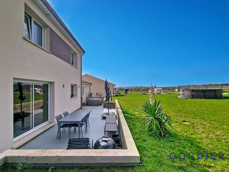 Maison - 121 m² - 6 pièces