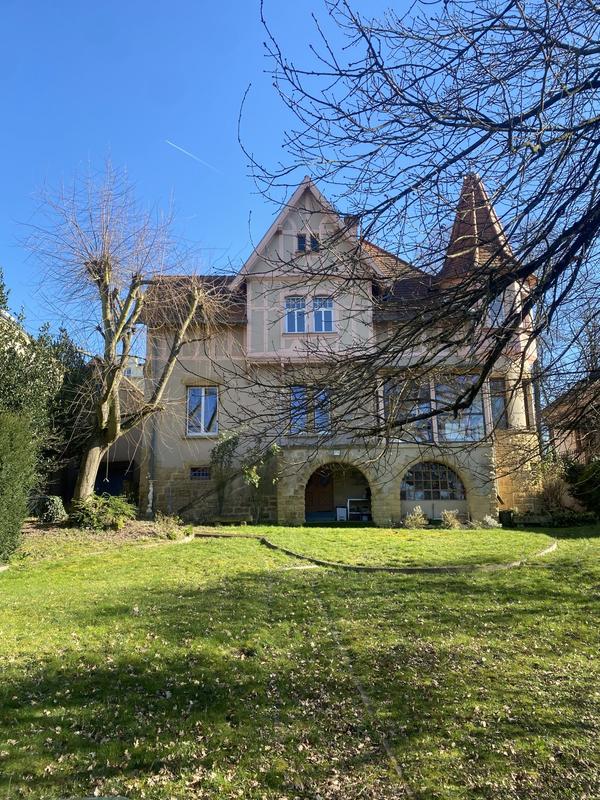 Maison - 288 m² - 10 pièces