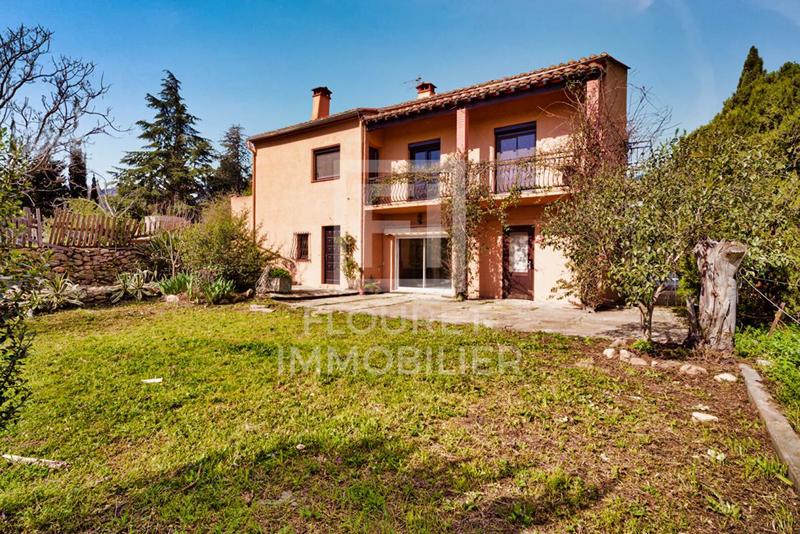 Propriété - 230 m² - 7 pièces