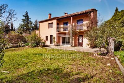 Propriété - 230 m² - 7 pièces