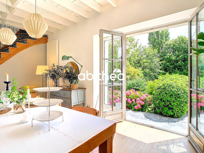 Maison - 250 m² - 8 pièces