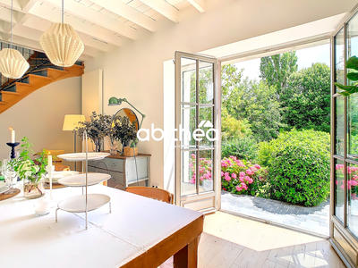 Maison - 250 m² - 8 pièces