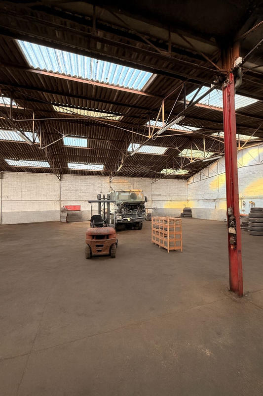 Parking / Garage - 980 m²