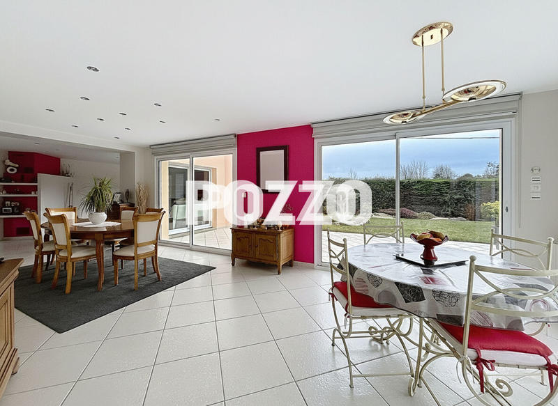 Maison - 176 m² - 10 pièces