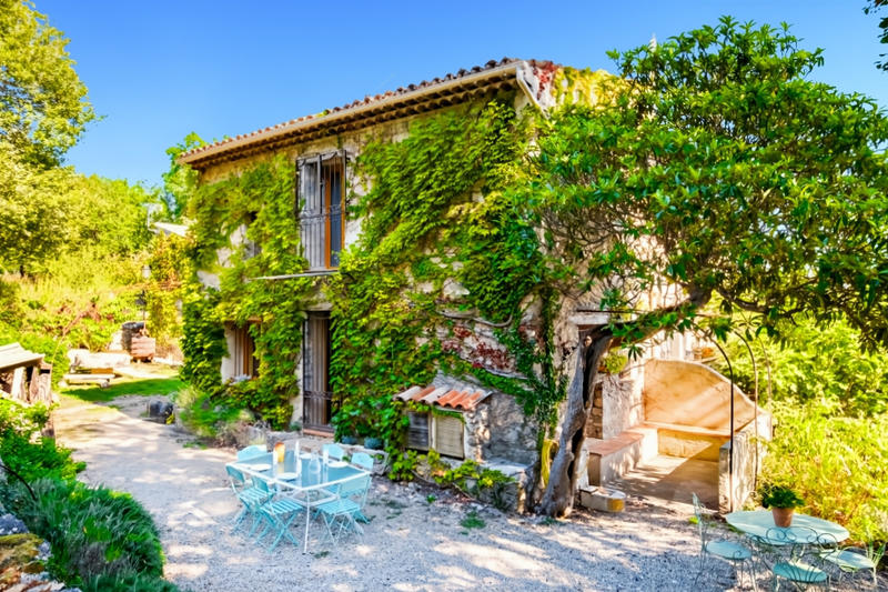 Propriété - 678 m² - 9 pièces