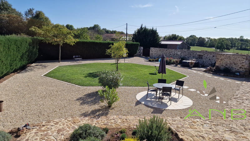 Maison - 305 m² - 8 pièces