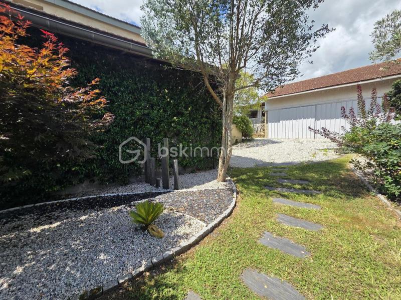 Propriété - 261 m² - 7 pièces