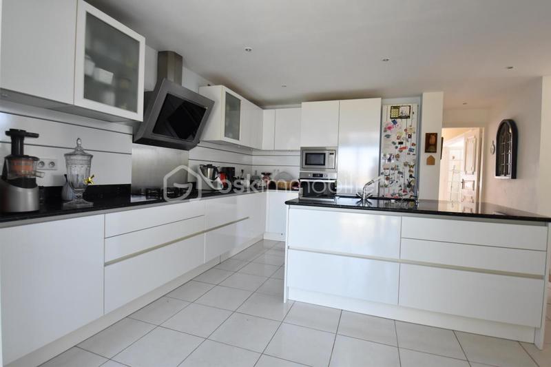 Demeure - 303 m² - 11 pièces