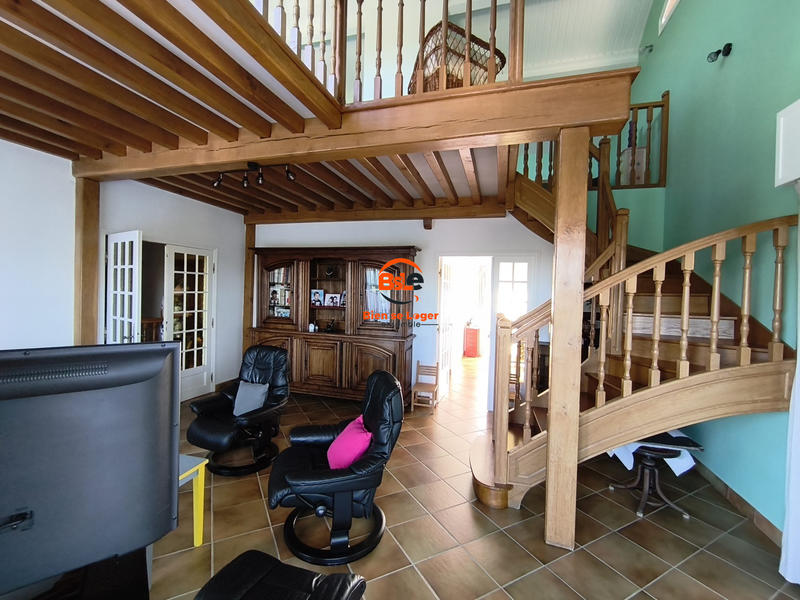 Villa - 223 m² - 9 pièces