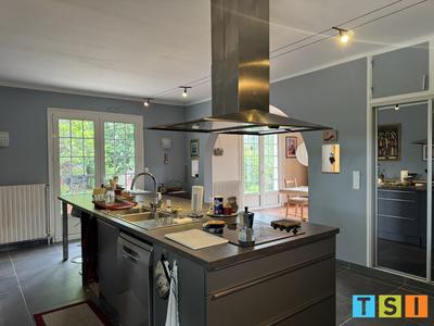 Maison - 365 m² - 7 pièces