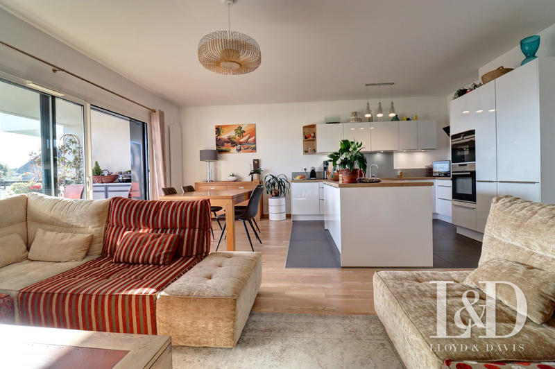 Appartement - 107 m² - 6 pièces