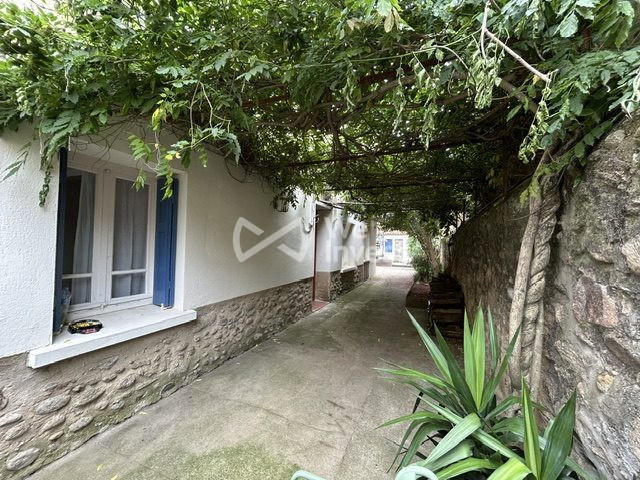 Maison - 185 m² - 10 pièces