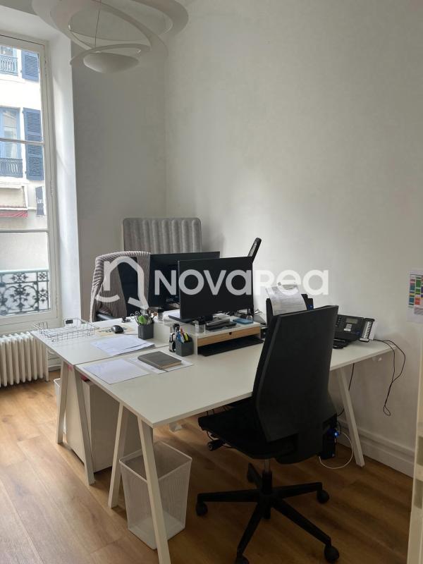 Bureau - 200 m² - 6 pièces