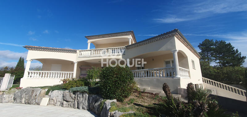 Maison - 220 m² - 7 pièces