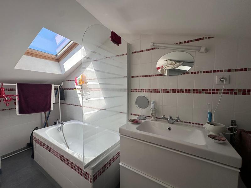 Maison - 233 m² - 7 pièces