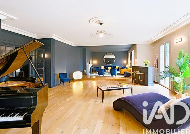 Maison - 346 m² - 9 pièces