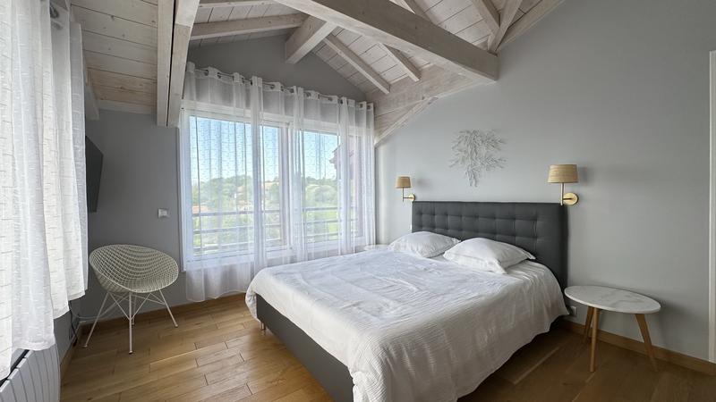 Maison - 220 m² - 7 pièces