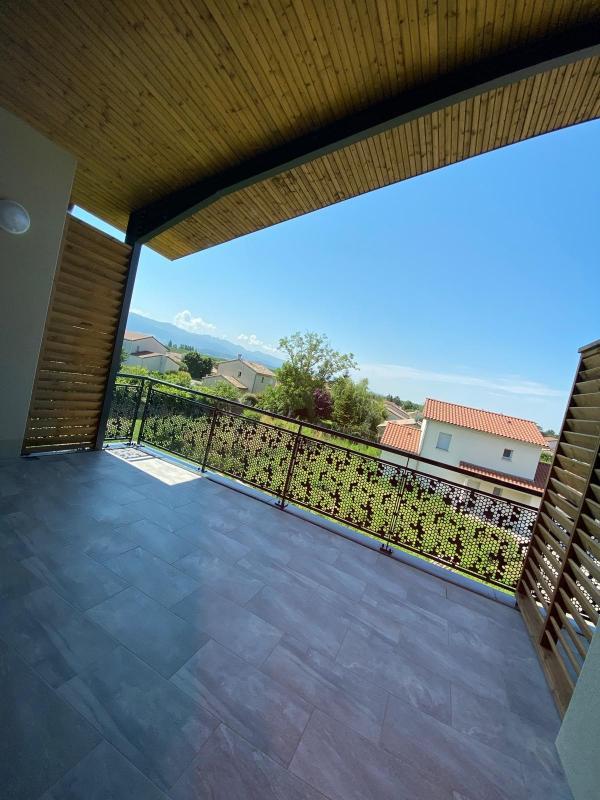 Appartement - 82 m² - 7 pièces