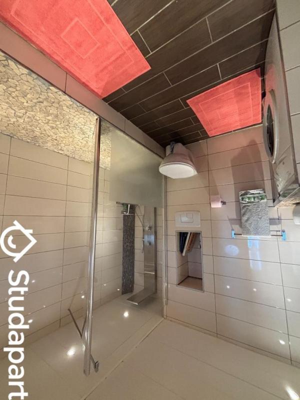 Chambre - 9 m² - 1 pièce