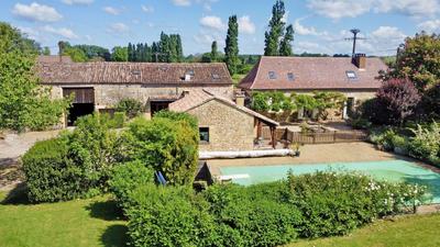 Maison en pierre - 232 m² - 7 pièces